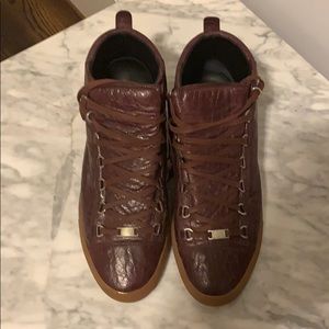 Men’s Balenciaga leather burgundy gum bottoms